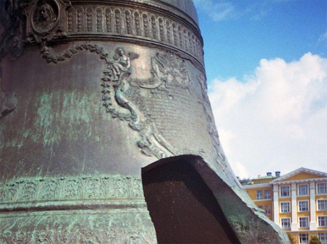 187 лет назад в Московском Кремле был установлен Царь-колокол
