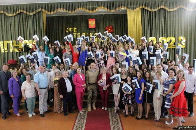 Выпускникам Донского политехнического колледжа вручили дипломы