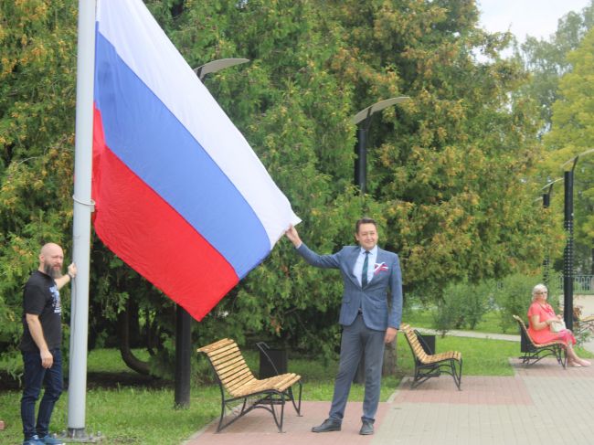 В Донском торжественно подняли Государственный флаг