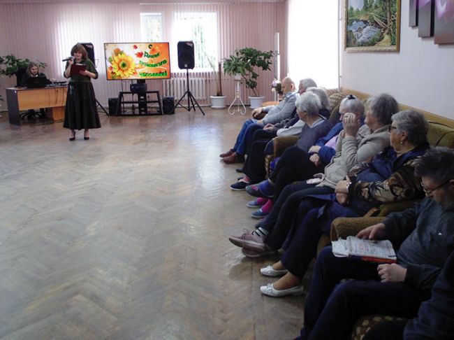 Дончан старшего поколения поздравили с наступающим праздником