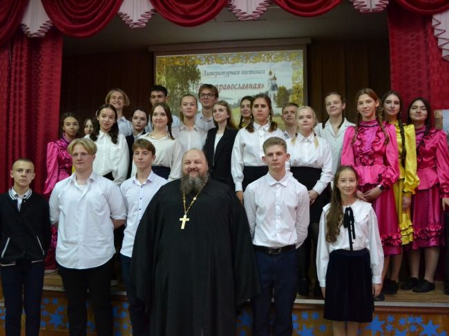 В донской школе № 3 провели литературную гостиную «Русь православная»