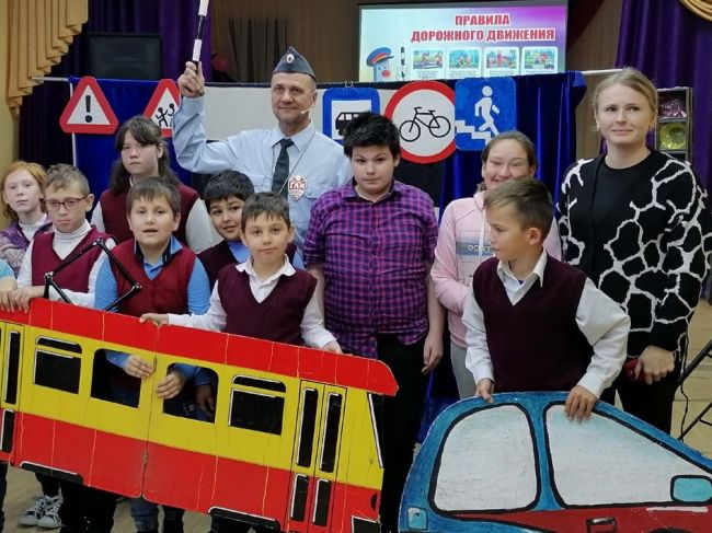 Обучающиеся Донской школы № 1 на Бобрик-Горе приняли участие в ежегодной неделе безопасности дорожного движения