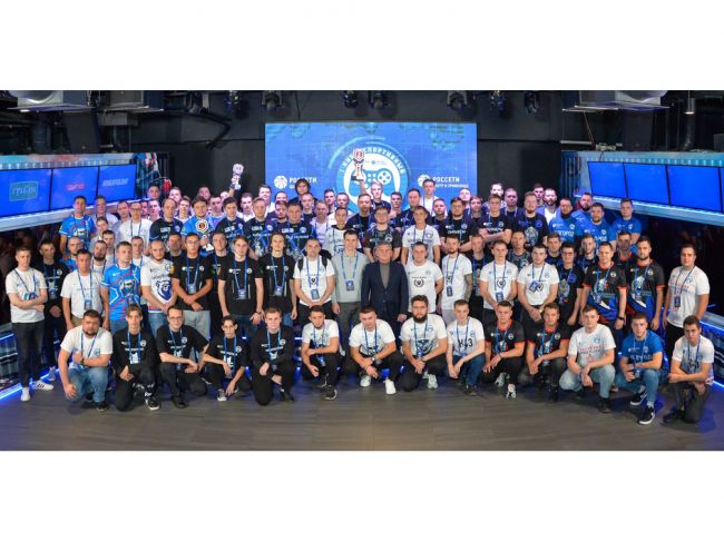 Игорь Маковский наградил победителей Первого киберспортивного турнира «Россети Центр» и «Россети Центр и Приволжье» Игорь Маковский наградил победителей Первого киберспортивного турнира «Россети Центр» и «Россети Центр и Приволжье»