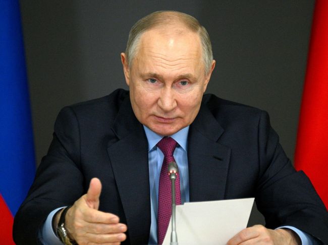 Владимир Путин поручил продлить до 2030 года сроки программ «Земский доктор», «Земский фельдшер» и «Земский учитель»