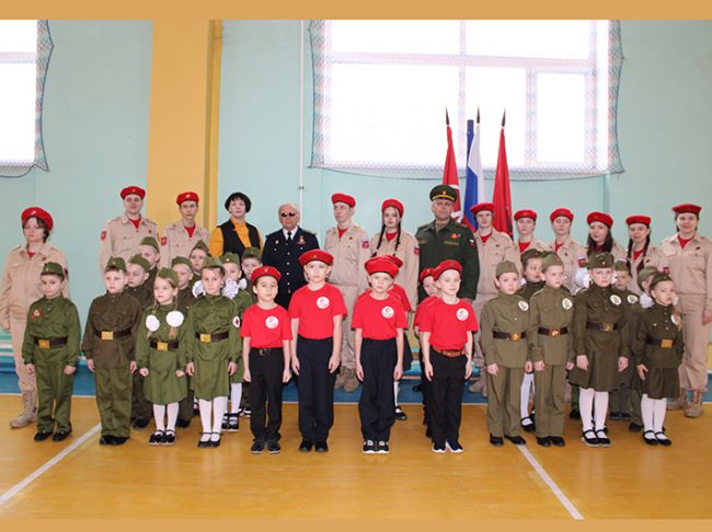 В школе № 5 прошел смотр строя и песни среди дошкольников В школе № 5 прошел смотр строя и песни среди дошкольников