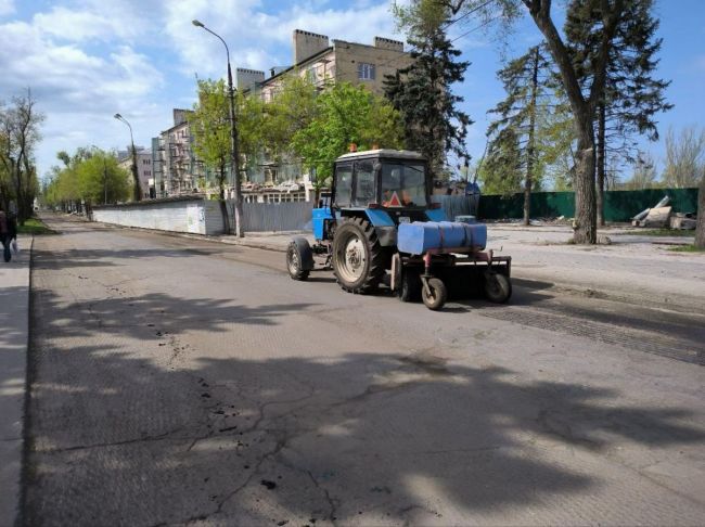 Туляки ремонтируют улицы Мариуполя