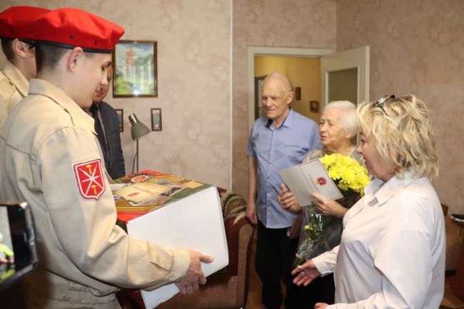 В Донском вручили подарки ветеранам от губернатора