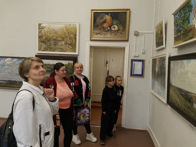 Сергей Передиреев показал посетителям выставки красоту искусства