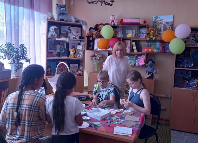 В Новоугольном прошёл мастер-класс «Ромашка на счастье»