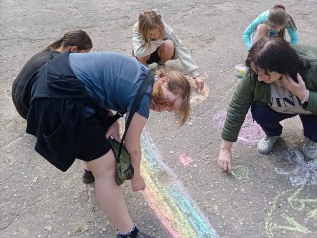 В микрорайоне Шахтерском дети рисовали мир