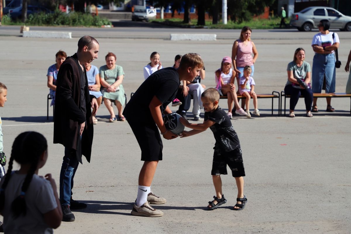 В Северо-Задонске танцевали от мала до велика В Северо-Задонске танцевали от мала до велика