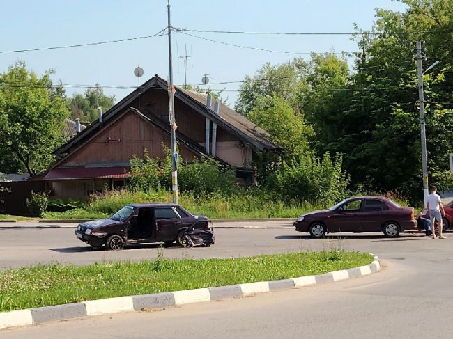 В Донском произошло ДТП, один из водителей пострадал при столкновении