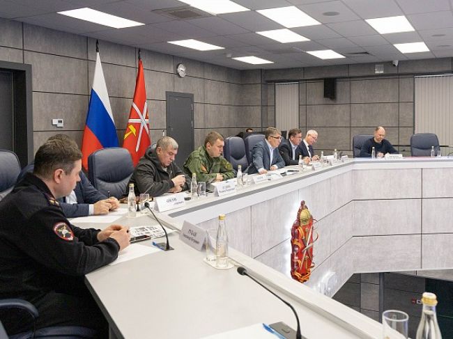 Алексей Дюмин поручил проконтролировать работу служб жизнеобеспечения Алексей Дюмин поручил проконтролировать работу служб жизнеобеспечения