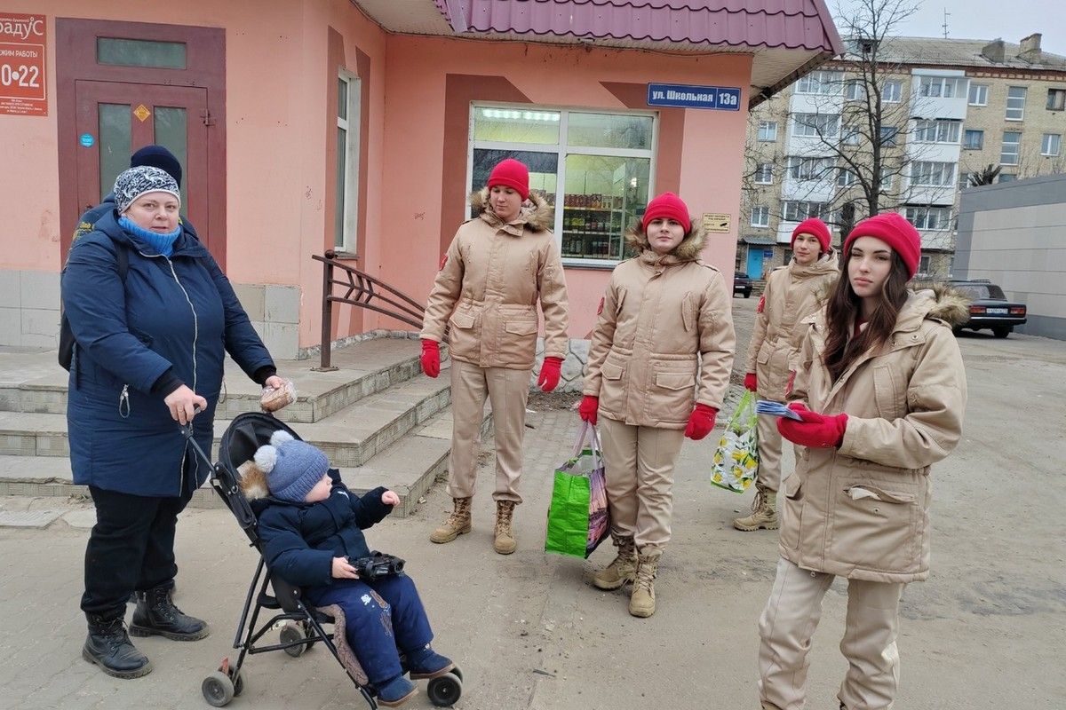 Донские юнармейцы провели акцию «Блокадный хлеб» в нескольких микрорайонах Донские юнармейцы провели акцию «Блокадный хлеб» в нескольких микрорайонах
