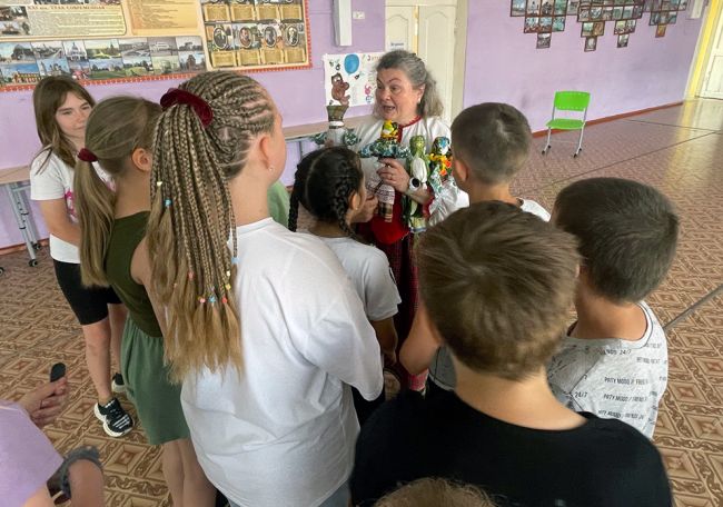 Донские школьники узнали о народных традициях на Троицу