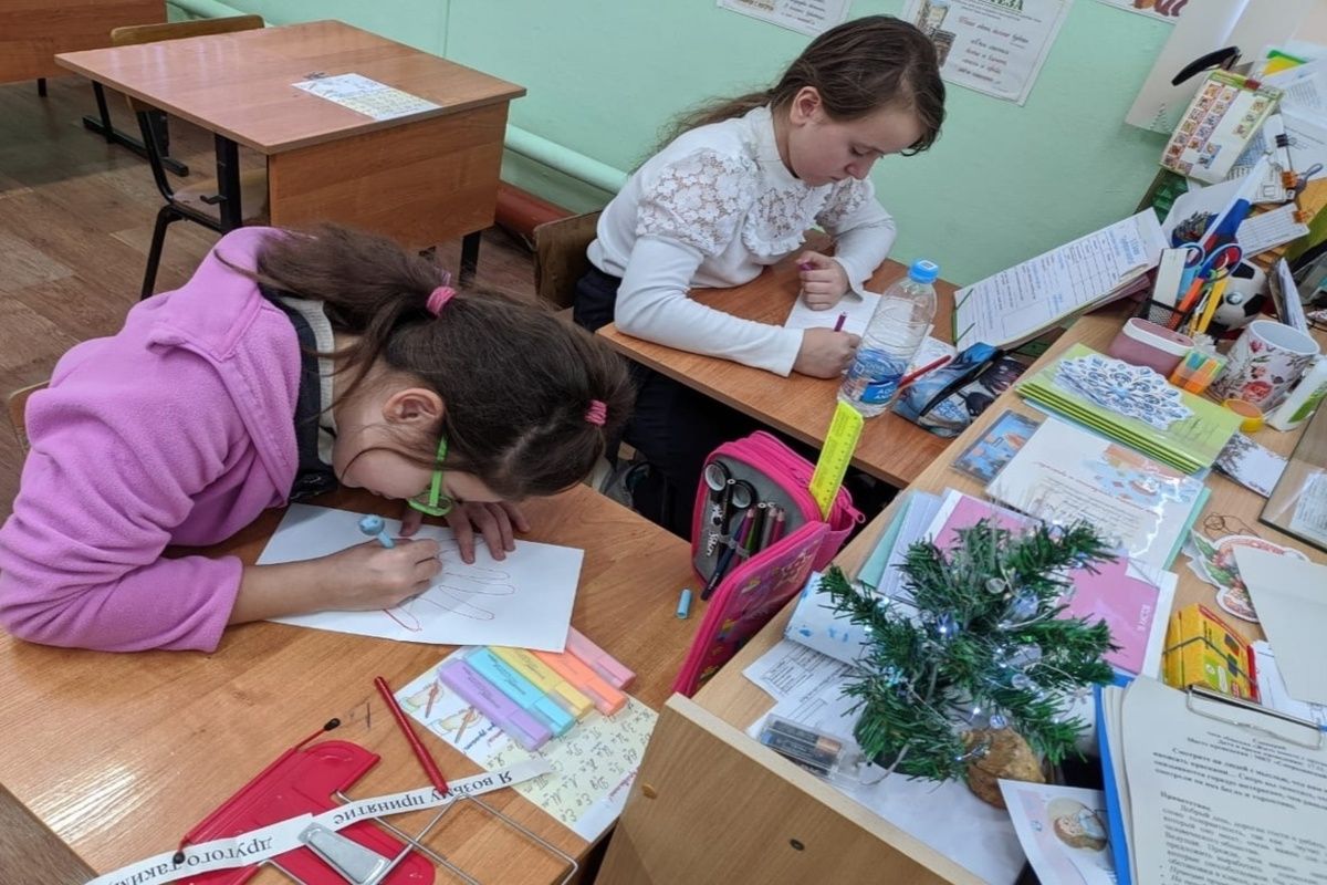 Для юных жителей Донского прошел час общения «Жить в мире с другими»