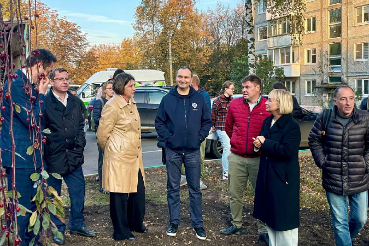 В Новомосковске состоялась посадка деревьев и растений в рамках пилотного проекта «А у нас во дворе» В Новомосковске состоялась посадка деревьев и растений в рамках пилотного проекта «А у нас во дворе»