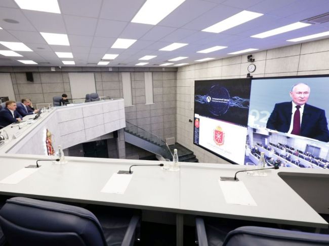 Алексей Дюмин дал ряд поручений правительству региона по итогам прямой линии Президента РФ Алексей Дюмин дал ряд поручений правительству региона по итогам прямой линии Президента РФ