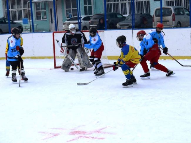На ледовой площадке Донского спортивного комплекса прошел хоккейный матч