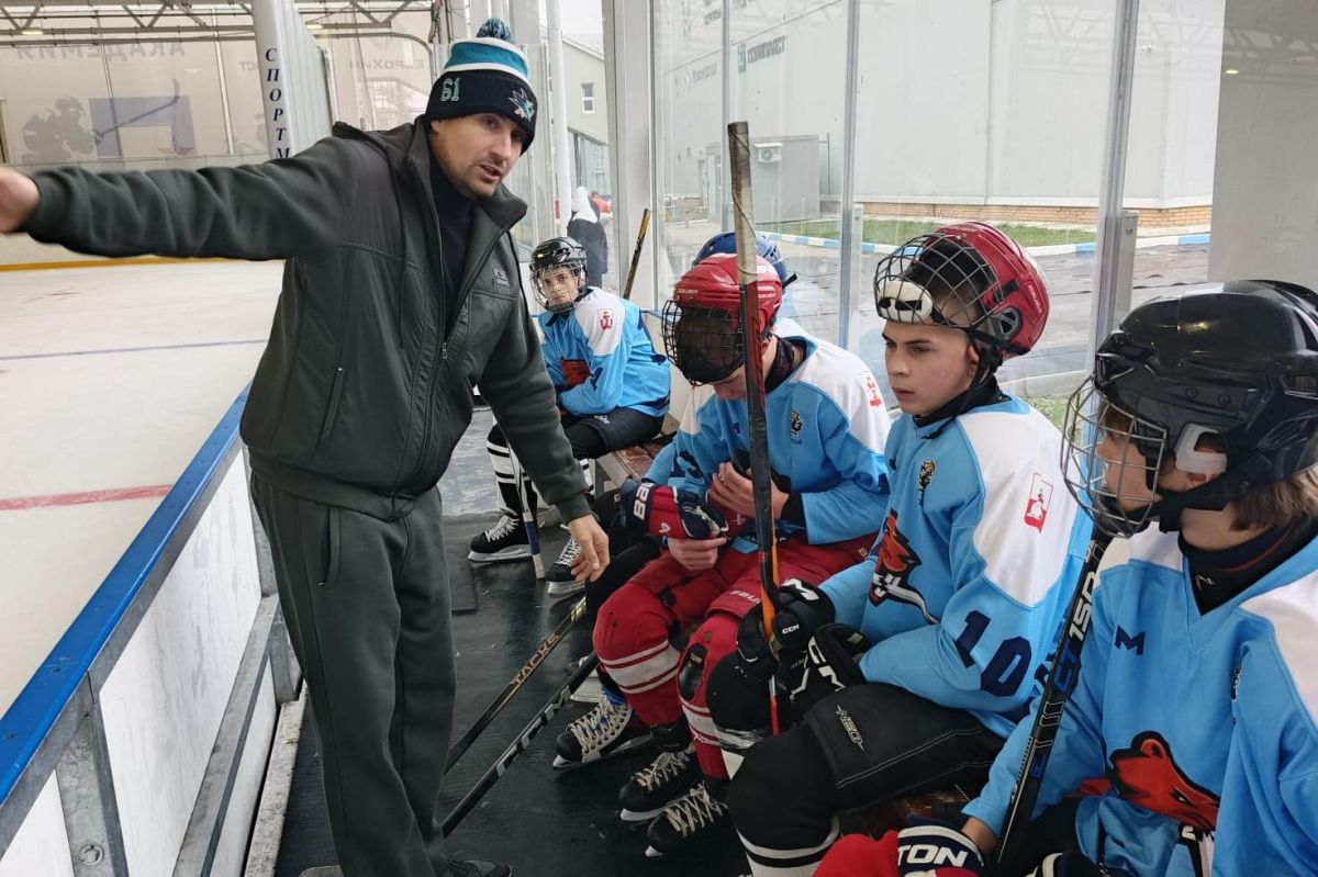 Донские хоккеисты выиграли один матч и проиграли другой Донские хоккеисты выиграли один матч и проиграли другой