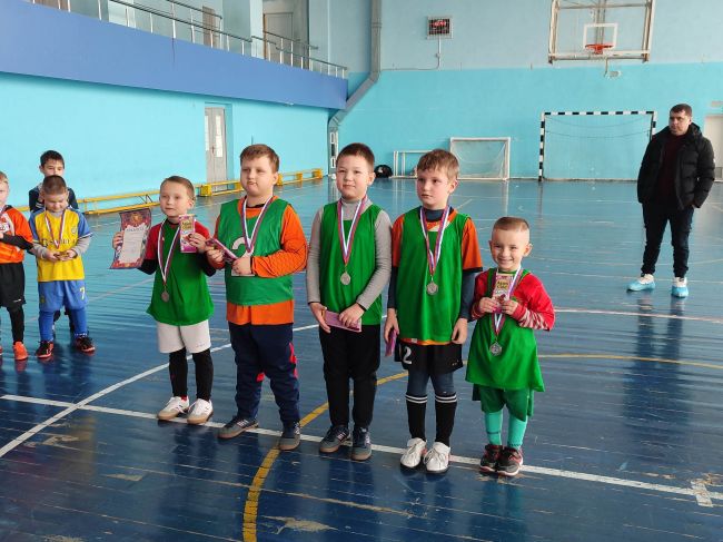 Юные донские футболисты соревновались за призы Деда Мороза