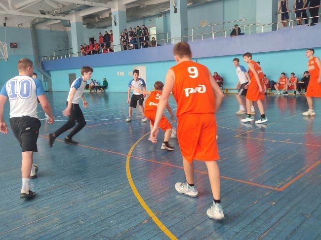 В Донском стартовал турнир по баскетболу