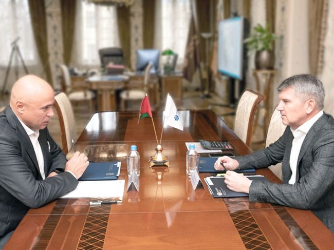 Игорь Артамонов и Игорь Маковский обсудили перспективы развития электросетевого комплекса региона