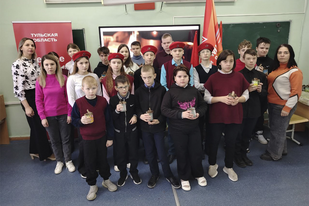 Школьники изготовили партию окопных свечей для воинов СВО