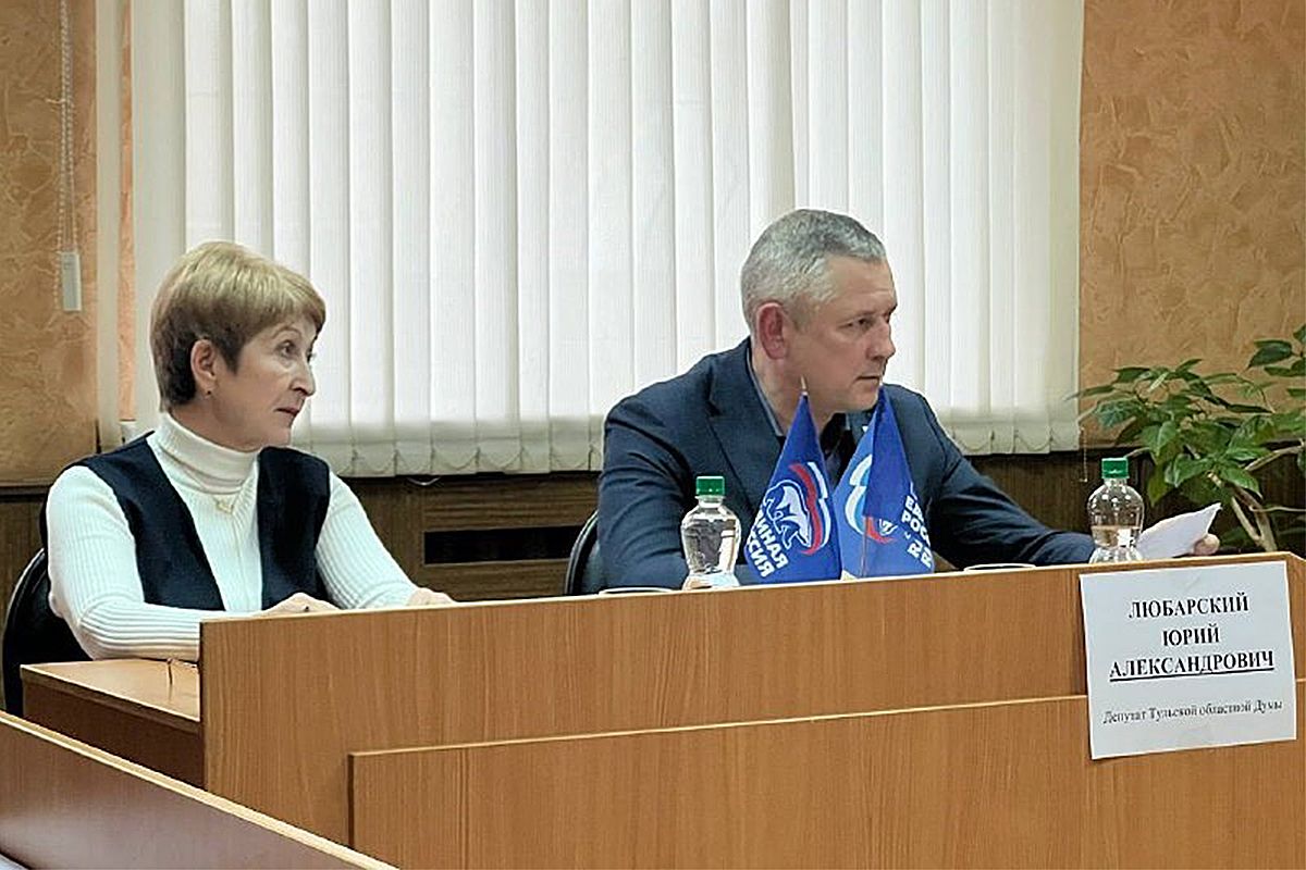 Депутат Тульской облдумы передал волонтерам материал для изготовления масксетей Депутат Тульской облдумы передал волонтерам материал для изготовления масксетей