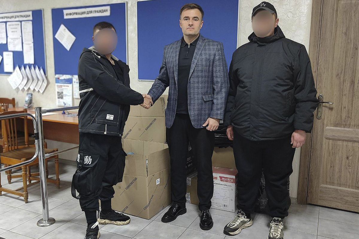 Глава Богородицкой администрации передал бойцам гуманитарную помощь Глава Богородицкой администрации передал бойцам гуманитарную помощь