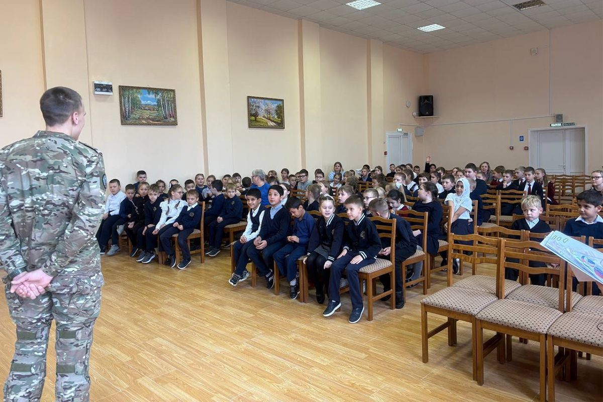 Одоевские школьники встретились с героем СВО Одоевские школьники встретились с героем СВО