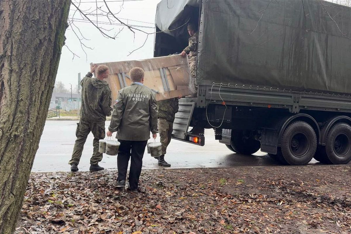 Народный фронт передал партию гумпомощи военным медикам