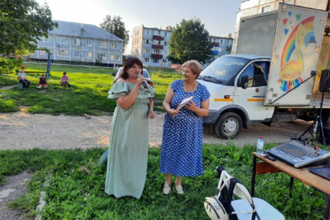 Елена Жарова: Привлекая детей к помощи, мы воспитываем в них дух патриотизма