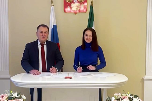 Наталья Сомова и Кирилл Гузов поздравили дубенских женщин с 8 Марта