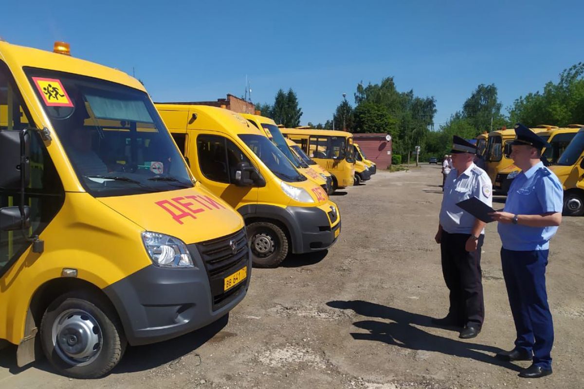 В Каменском районе сотрудники прокуратуры проверили безопасность школьных автобусов