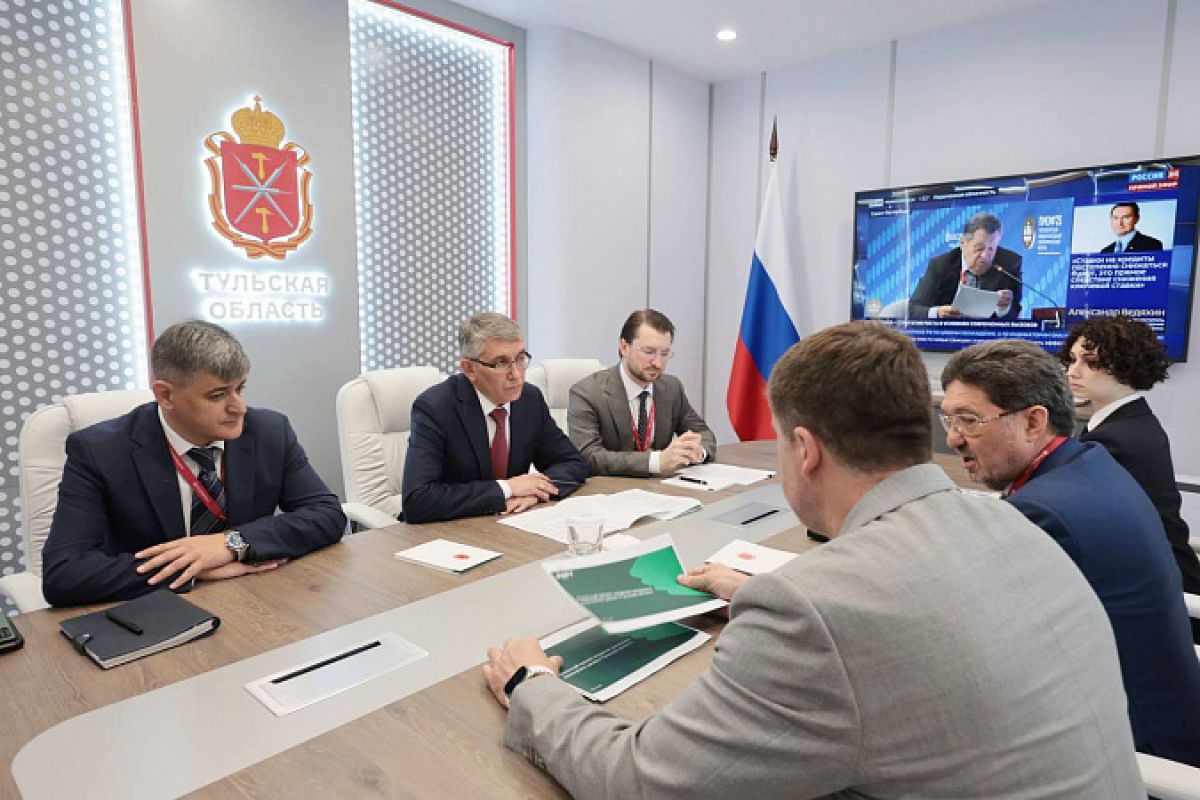 ПМЭФ-2025: Дмитрий Миляев встретился с руководством Алексинской бумажно-картонная фабрика ПМЭФ-2025: Дмитрий Миляев встретился с руководством Алексинской бумажно-картонная фабрика