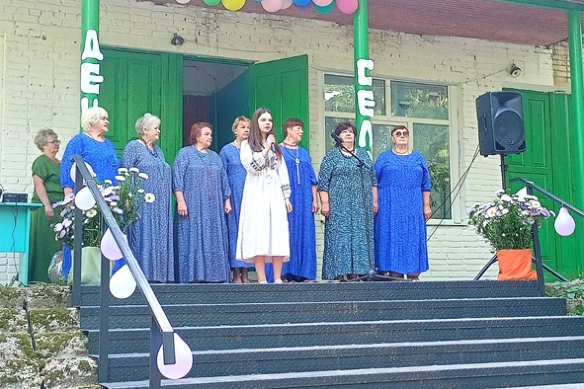 Скоморошки пели и плясали – День села отмечали!