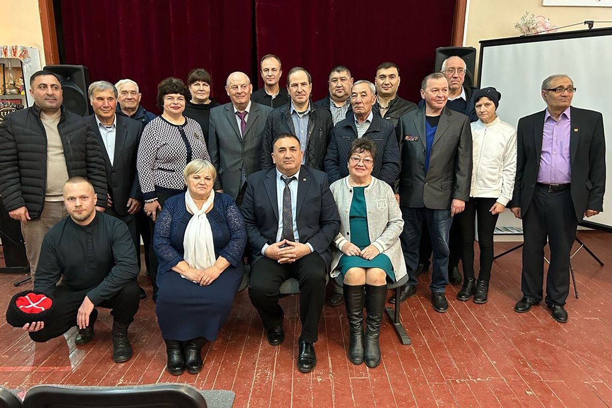 Сегодня нации России встают к плечу плечо, как встарь!