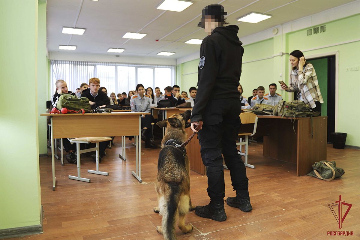 Для тульских студентов сотрудники Росгвардии провели урок мужества Для тульских студентов сотрудники Росгвардии провели урок мужества