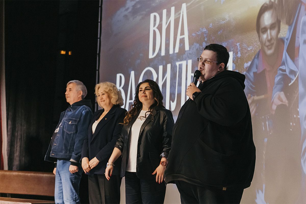 «Посети ты Апатиты» – у заполярного города появился новый гимн из сериала «ВИА «Васильки»» от Wink.ru