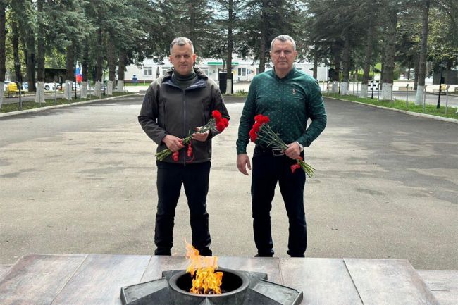 Дмитрий Афоничев и Геннадий Никитин возложили цветы на «Аллее Славы» в Дубенском районе