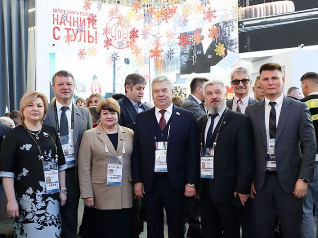 Депутаты Тульской облдумы приняли участие в Дне региона на выставке «Россия»