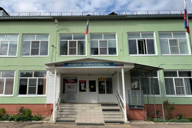 Тульские депутаты Виктор Дзюба, Александр Швыков, Дмитрий Афоничев оказали помощь школе Дубенского района.