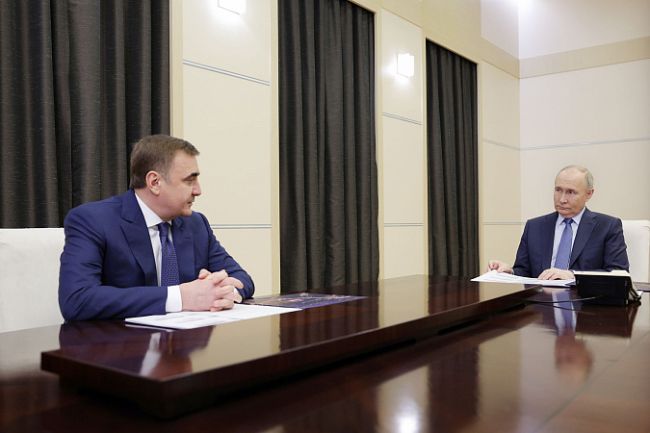 Президент РФ Владимир Путин провел встречу с губернатором Тульской области Алексеем Дюминым