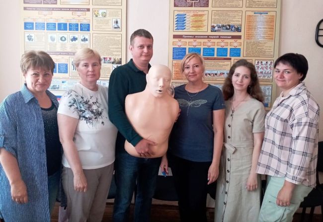 Учились оказывать первую помощь пострадавшим