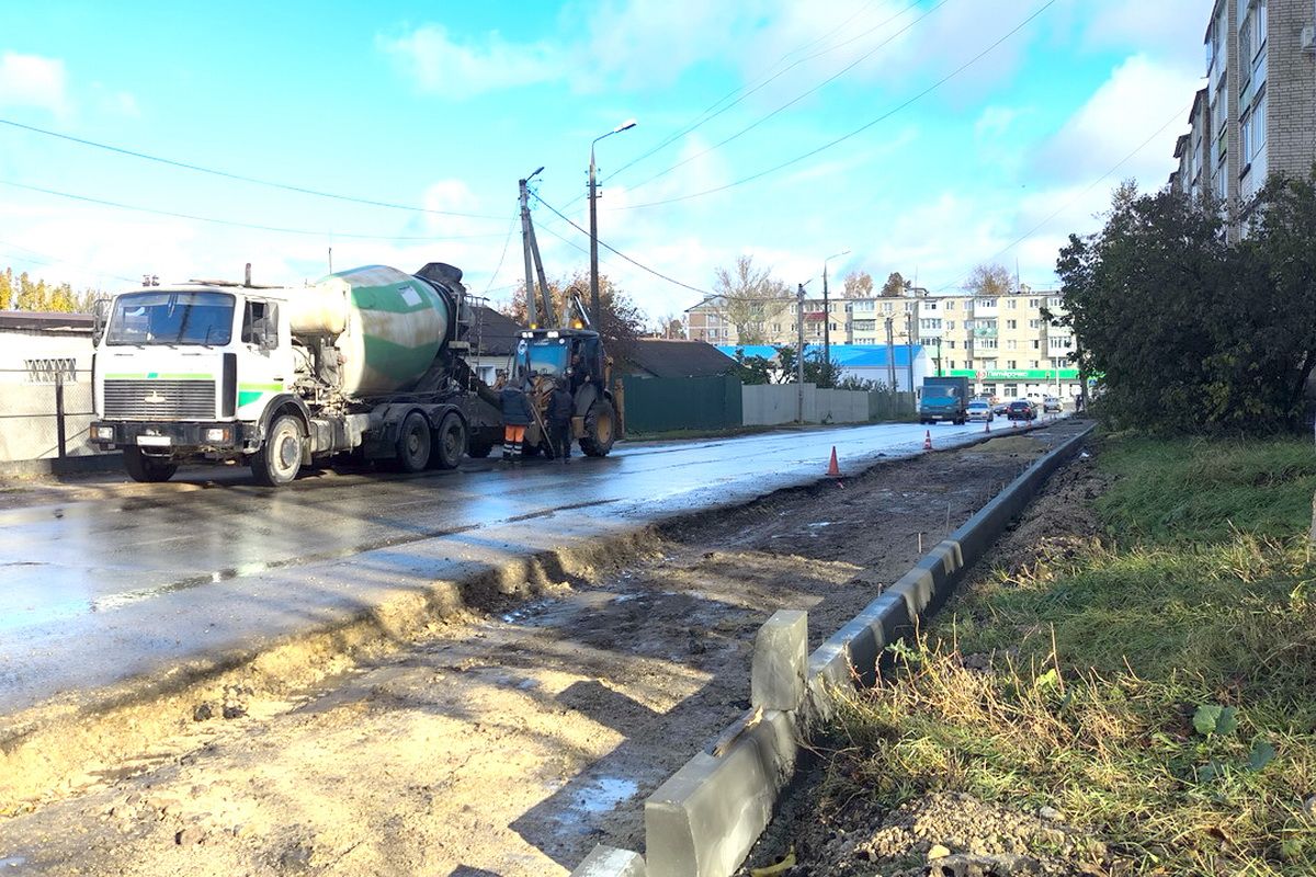 В Ефремове на улице Газовой началось обустройство тротуара.