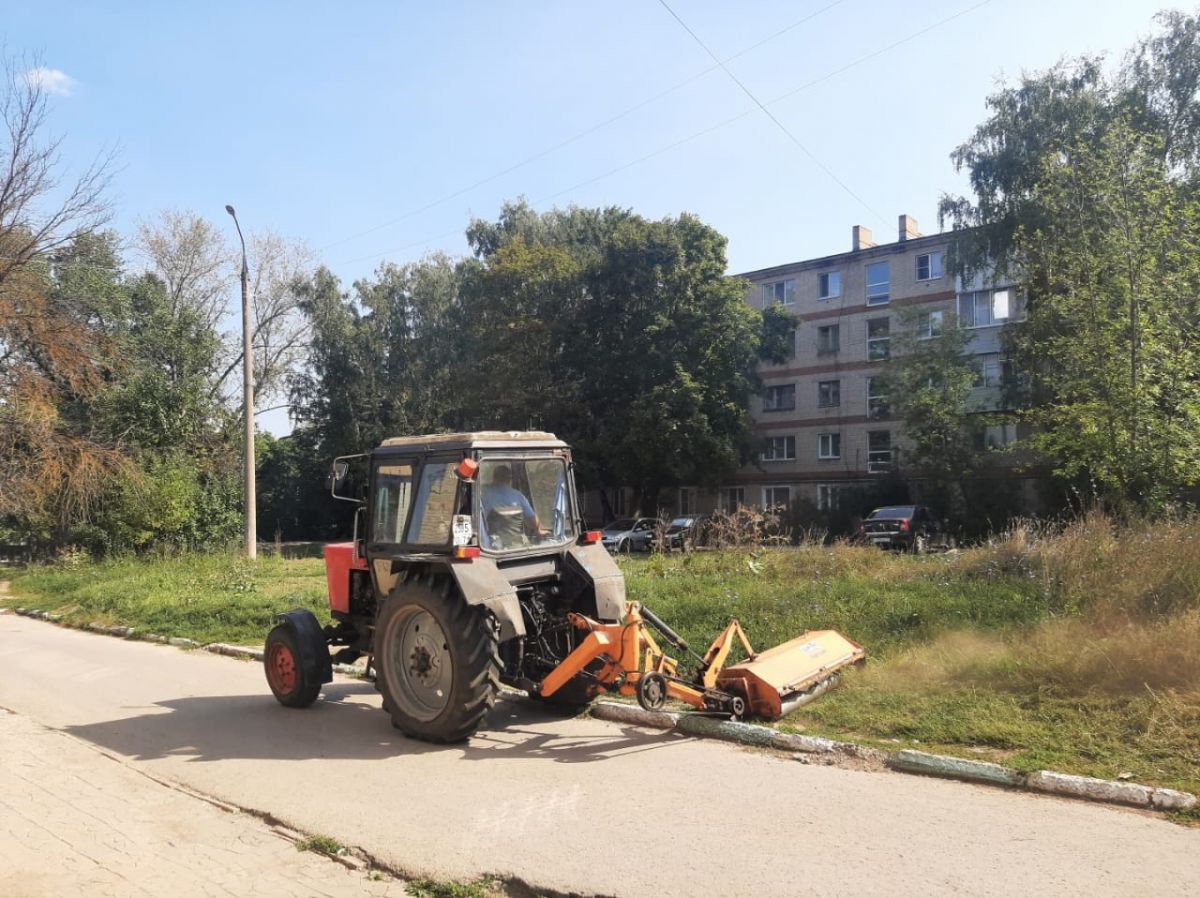 Продолжают наводить порядок в городе