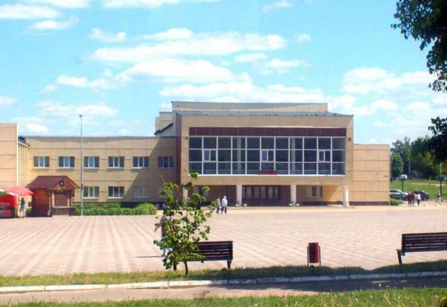 К новогоднему балу готовимся с осени К новогоднему балу готовимся с осени