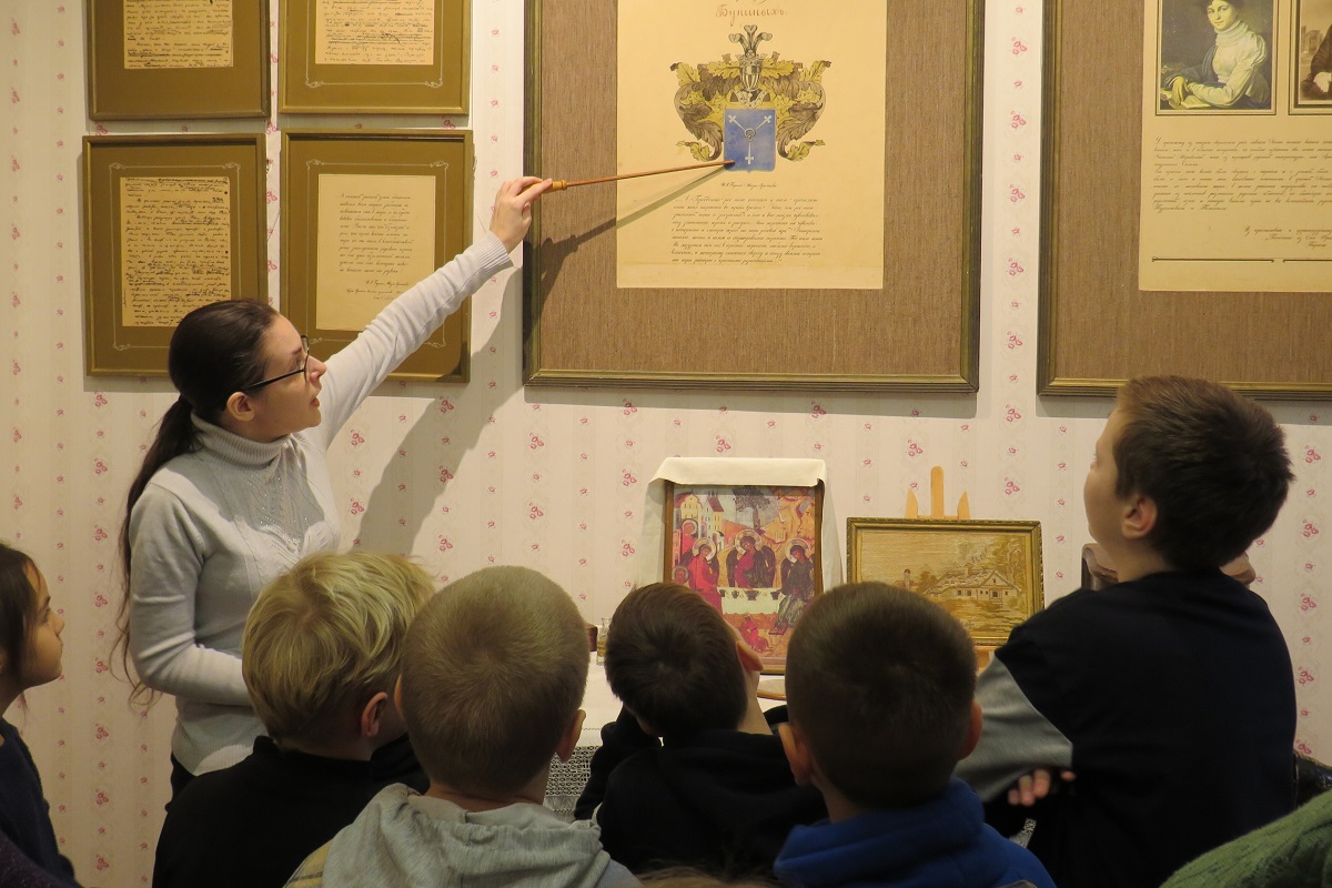 Сельские школьники посетили Ефремовский Дом-музей И.А. Бунина Сельские школьники посетили Ефремовский Дом-музей И.А. Бунина