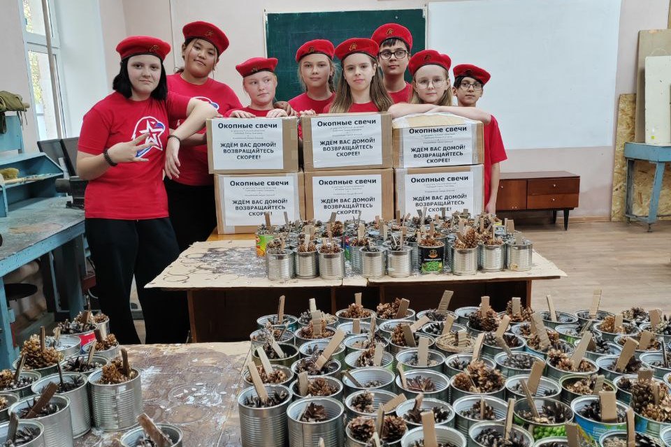 Донские юнармейцы применяют новый метод изготовления окопных свечей Донские юнармейцы применяют новый метод изготовления окопных свечей